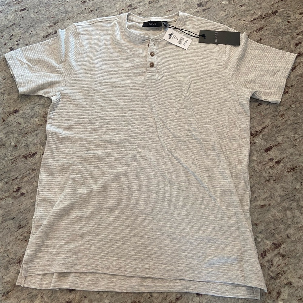 Men’s grey shirt (medium)